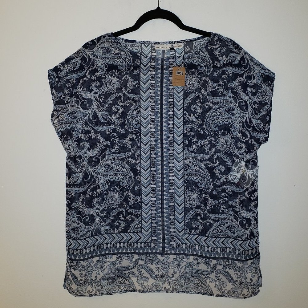 (NWT) Liz Claiborne Navy Paisley Top.  Size M.